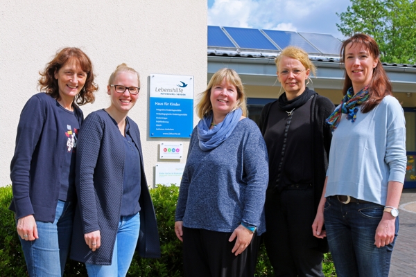 Machen auf die neue Autismus-Ambulanz Rotenburg aufmerksam (von
links): Marina Brandt, Lena von Lübcke, Claudia Grieger, Clarissa
Thiemann und Meike Meyer